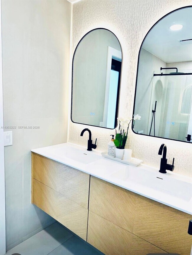 Building Photo - 2475 NW 25th St