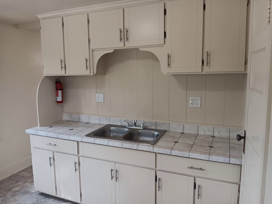 Building Photo - 112 E Nelson St