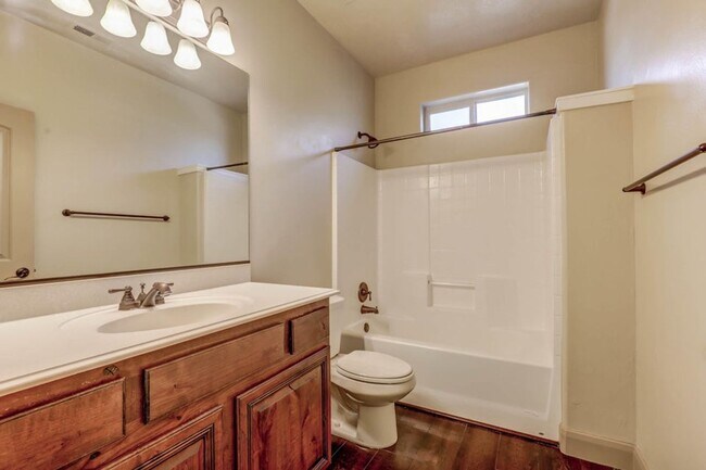 Building Photo - Beautifully Designed 5 Bedroom Home in Was...