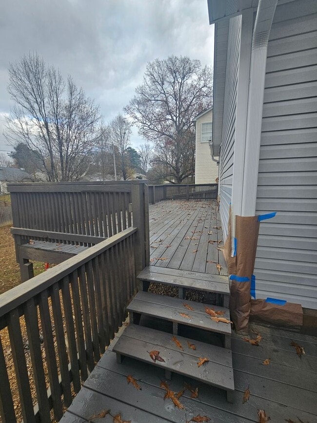 Building Photo - Home in Benton