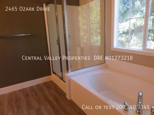 Building Photo - 2465 Ozark Dr