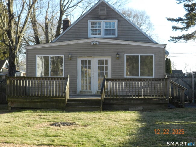 Building Photo - 10 Poplar St