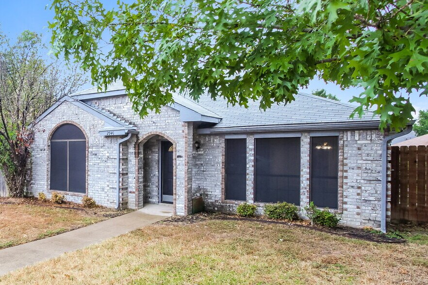 Building Photo - 2946 Lawndale Dr