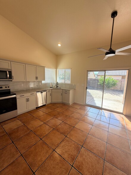 Building Photo - 9005 N Lawndale Dr