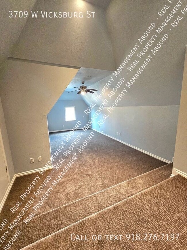 Building Photo - 3709 W Vicksburg St