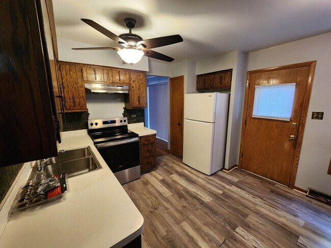 Building Photo - Welcome to the heart of South Holland’s Ce...