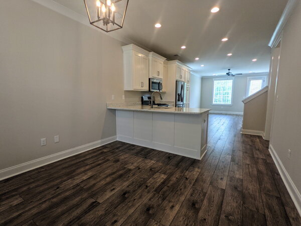 Building Photo - 417 Live Oak Dr