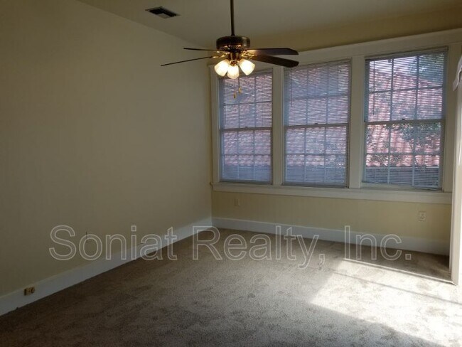 Building Photo - 110 S Pierce St