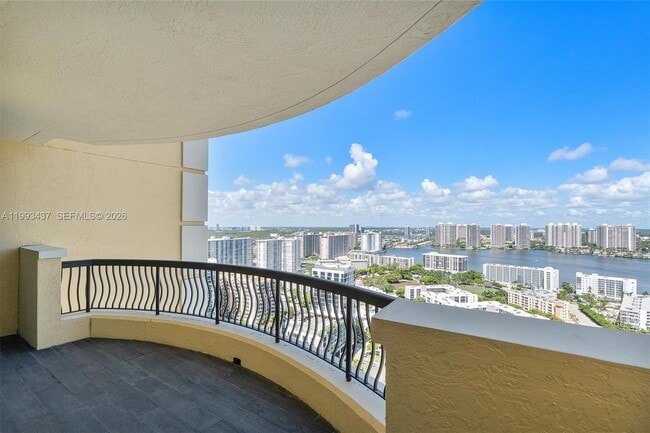 Building Photo - 17875 Collins Ave