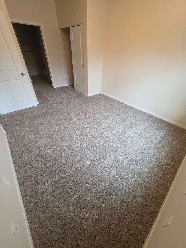 Building Photo - 2 Bedroom | 1 Bathroom 2nd Floor Apartment...