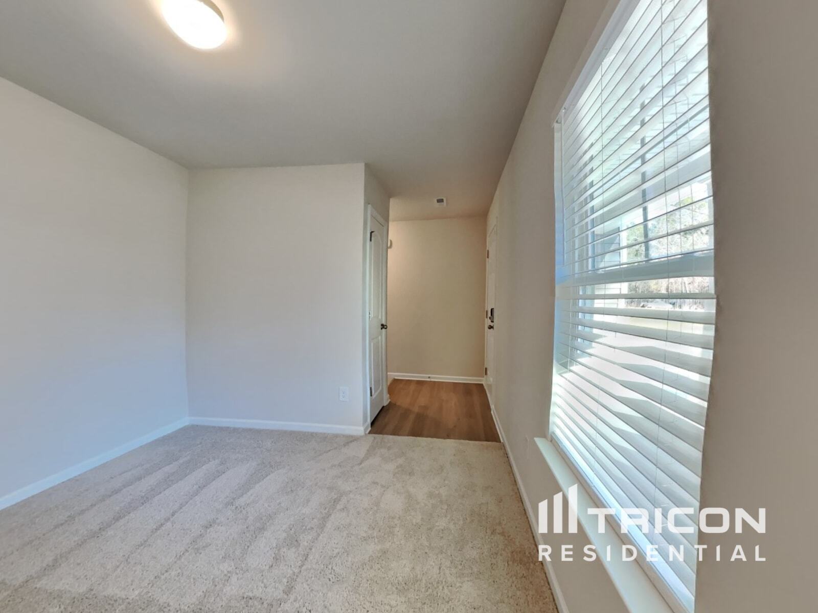 Building Photo - 572 Lakerun Dr