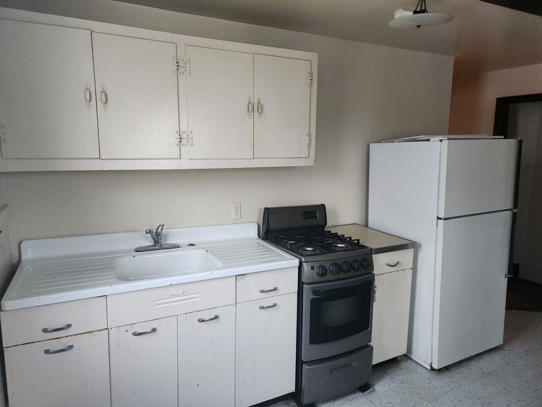 Building Photo - 205 16th St