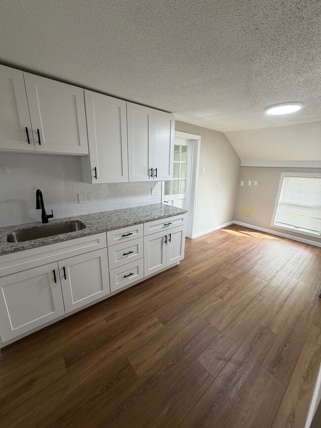 Building Photo - 45 Locust St