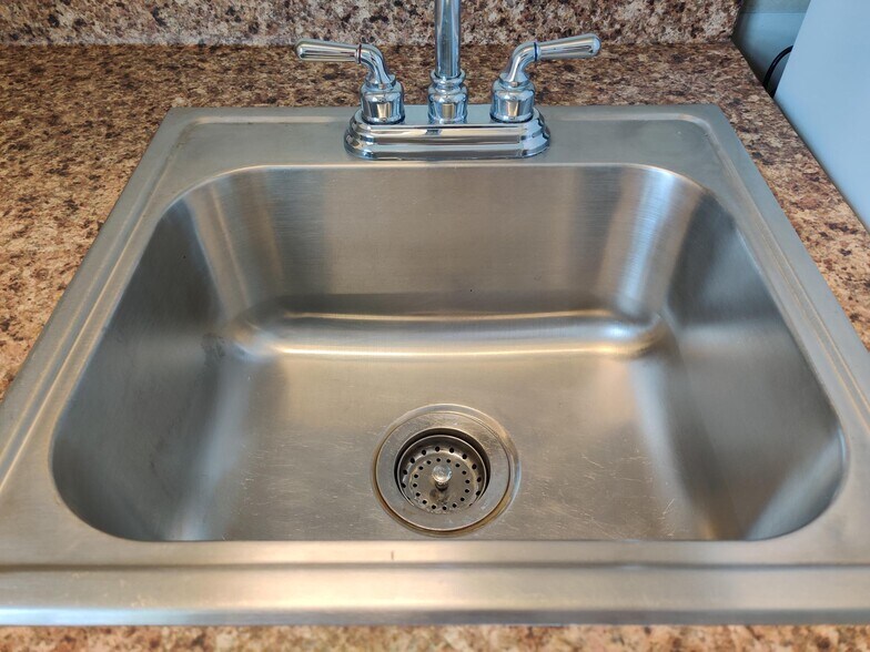Kitchen Sink - 2514 Girard Ave S