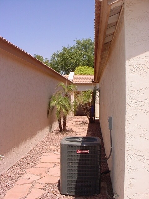 Building Photo - Fantastic home in gated Brenna Park.