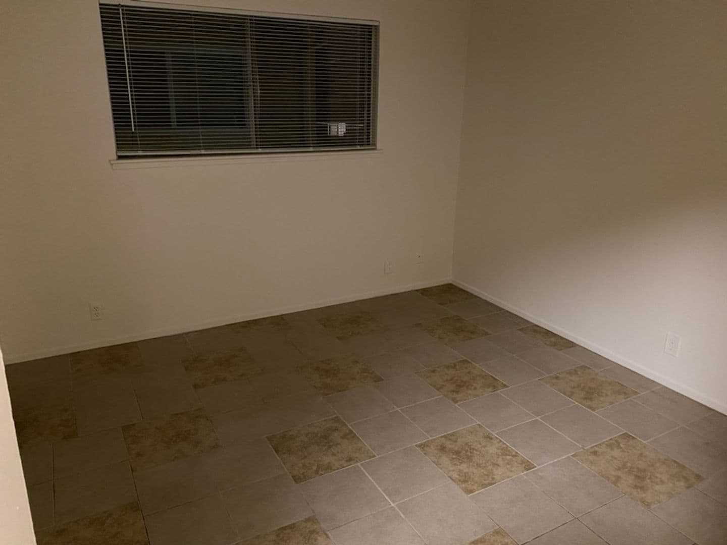 Building Photo - Maple 2