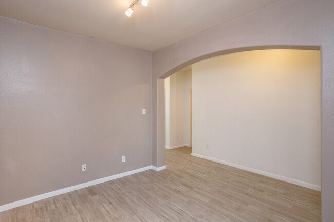 Building Photo - 2111 Castle Gardens Ln