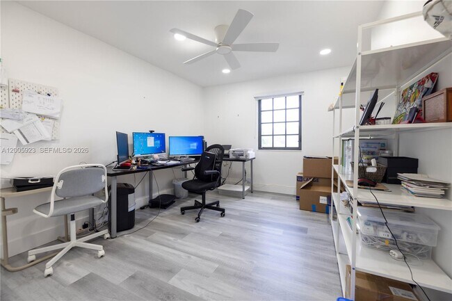 Building Photo - 345 NE 194th Ln