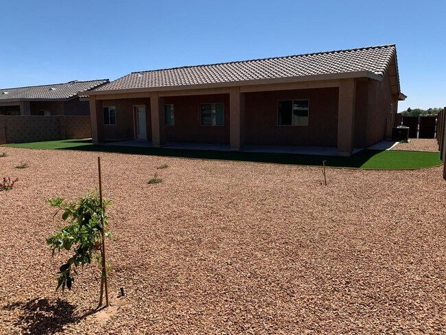 Building Photo - NEWER 4 BEDROOM HOME IN PARK WEST!