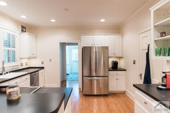 Building Photo - 285 Hampton Ct