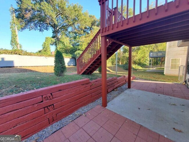 Building Photo - 5450 Twin Lakes Dr