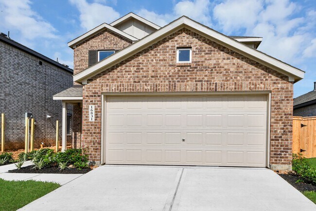 Building Photo - 16831 Spotted Oak Dr