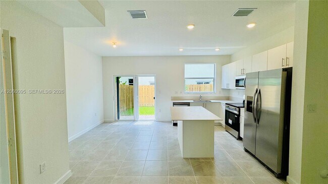 Building Photo - 2632 SE 27th Dr