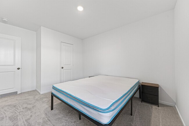 Building Photo - 28923 Great Cyn Dr