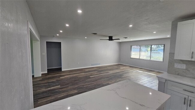 Building Photo - 3317 Pine Valley Dr