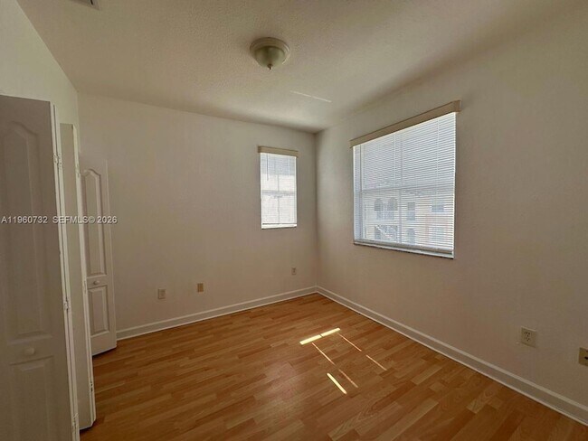 Building Photo - 1568 SE 26th St