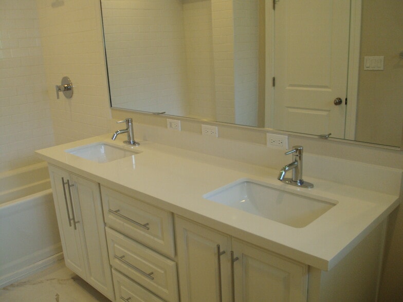 Master Bathroom - 2490 Harrison Ave