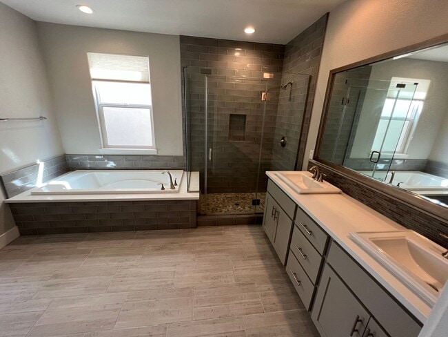 Building Photo - 2 bedroom | 2.5 bathrooms | Home in Alkali...