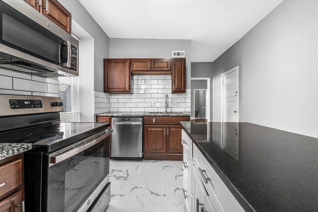 Building Photo - 4922-24 Wise