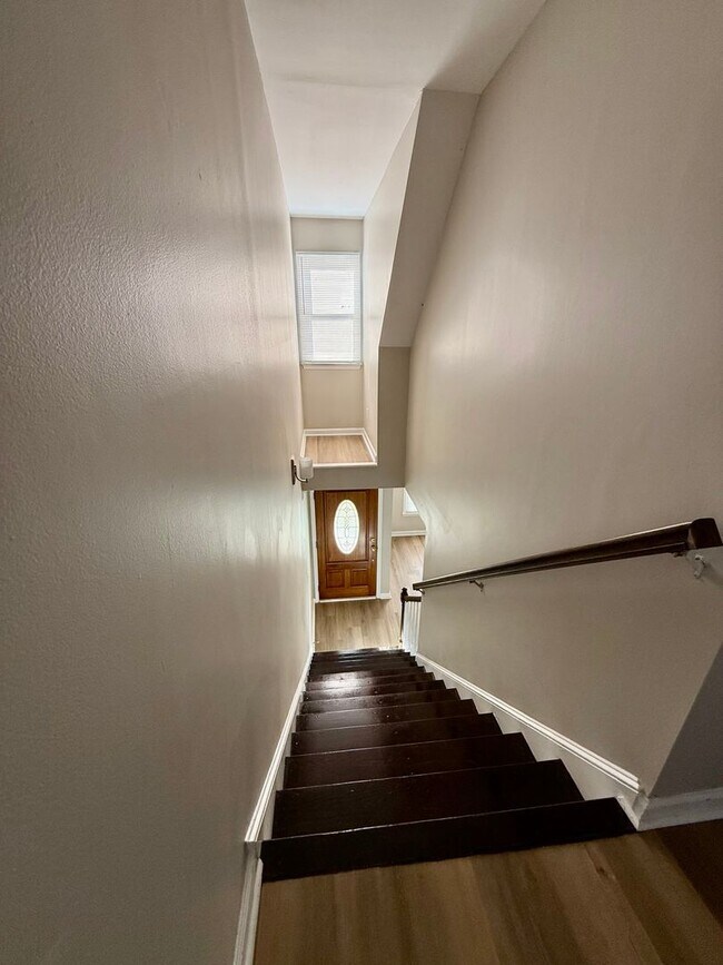 Building Photo - Three bedroom, 2 bath house in Elon