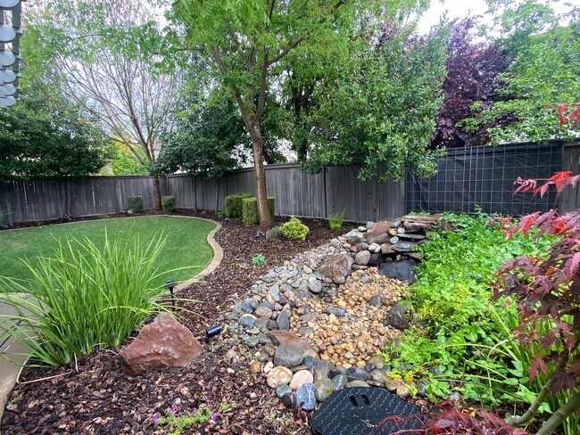 Building Photo - CLEAN AND SPACIOUS 4 BED, 2.5 BATH WITH COVERED BACK PATIO AND LUSH LANDSCAPING IN WESTLAKE COMMU...