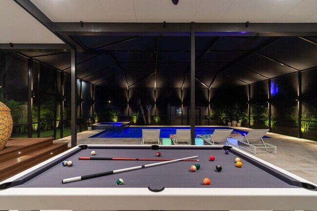 Building Photo - 109 W Hollywood St