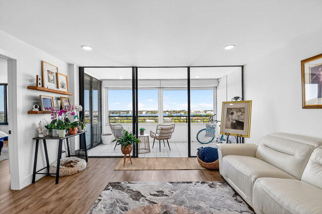 Building Photo - 3589 S Ocean Blvd