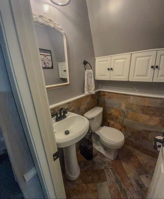 Building Photo - 130 Huntington Pl