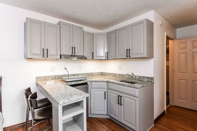 Building Photo - 1312 Brandl Dr SW