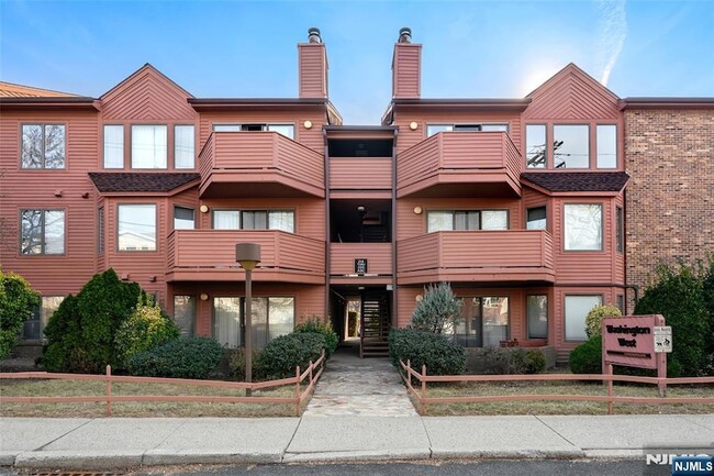 Primary Photo - 214 C Washington Ave