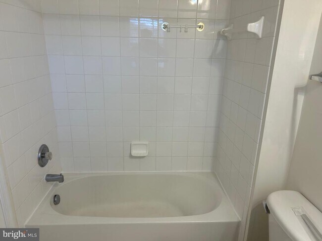 Building Photo - 5658 Lierman Cir