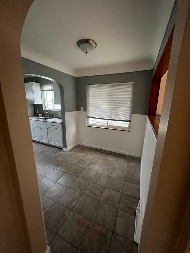 Building Photo - 152 Perry Pl