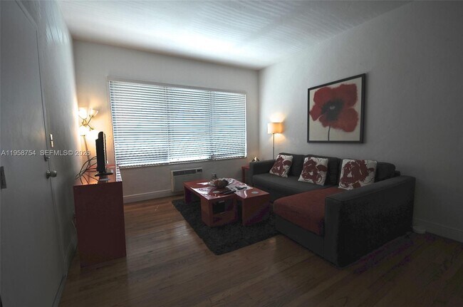 Building Photo - 601 7th St