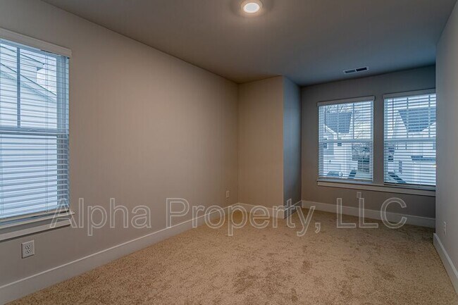 Building Photo - 511 Harebell Wy