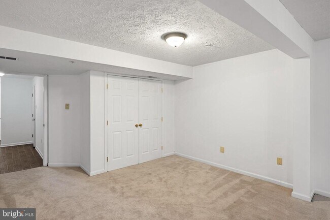Building Photo - 9805 Redwing Dr