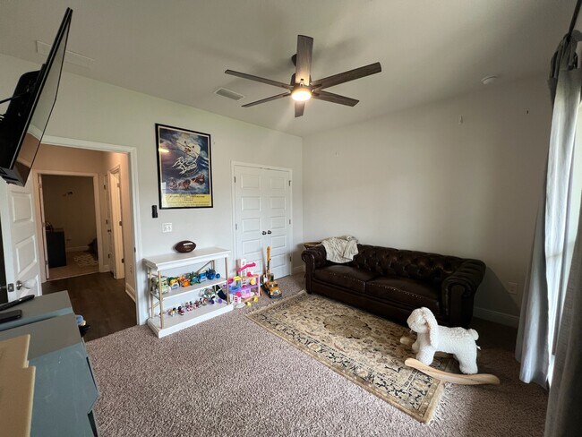 Building Photo - 8026 Burnside Lp