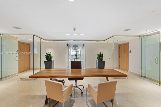 Building Photo - 900 Biscayne Blvd