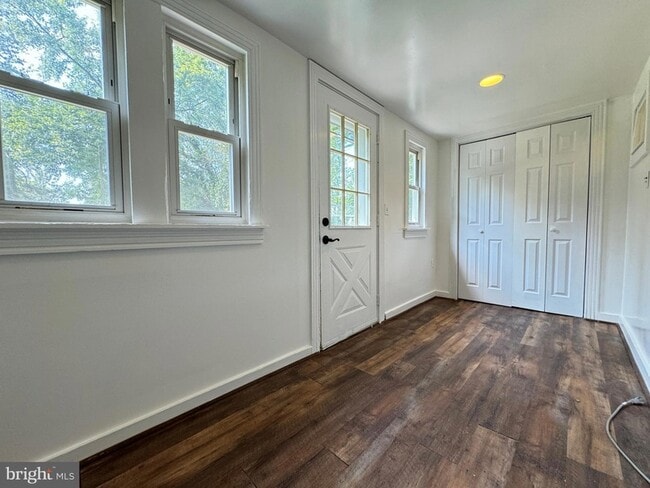 Building Photo - 1005 Manning Dr