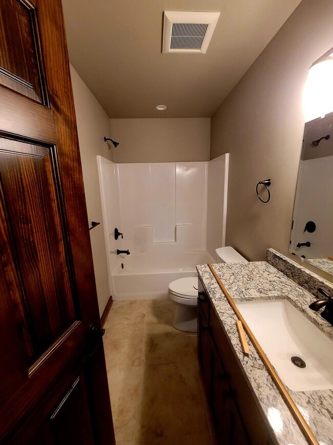 Building Photo - 401 Alpine Dr