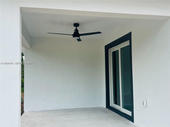 Building Photo - 1125 Milwaukee Blvd